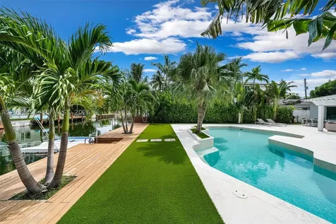 1835 Daytonia Road Miami Beach FL 33141