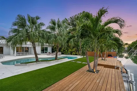 1835 Daytonia Road Miami Beach FL 33141