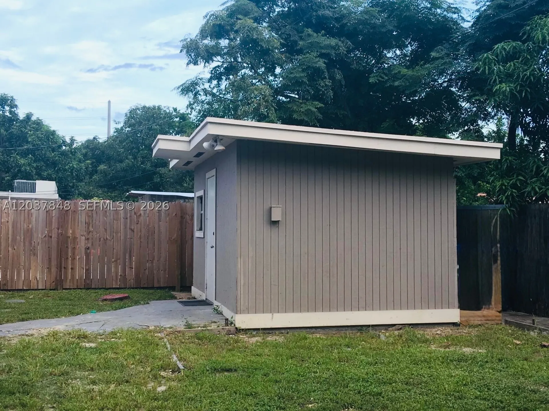 6424 Meade Street Hollywood FL 33024
