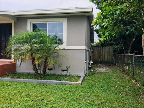6424 Meade Street Hollywood FL 33024