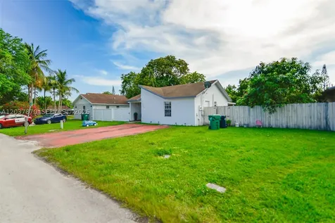 15216 SW 112th Place Miami FL 33157