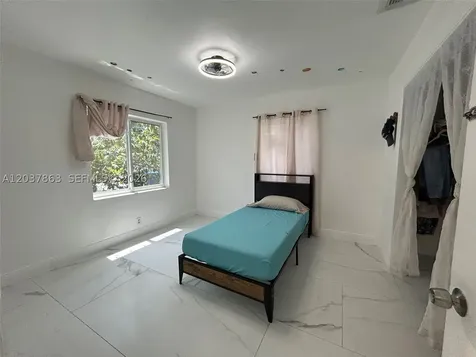 5157 NE 5th Avenue Oakland Park FL 33334