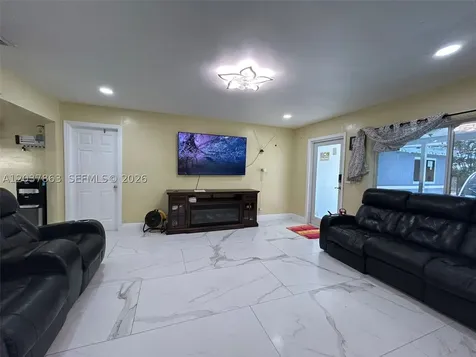 5157 NE 5th Avenue Oakland Park FL 33334