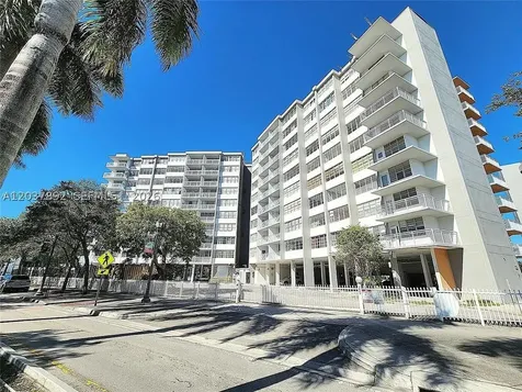 2025 NE 164 North Miami Beach FL 33162
