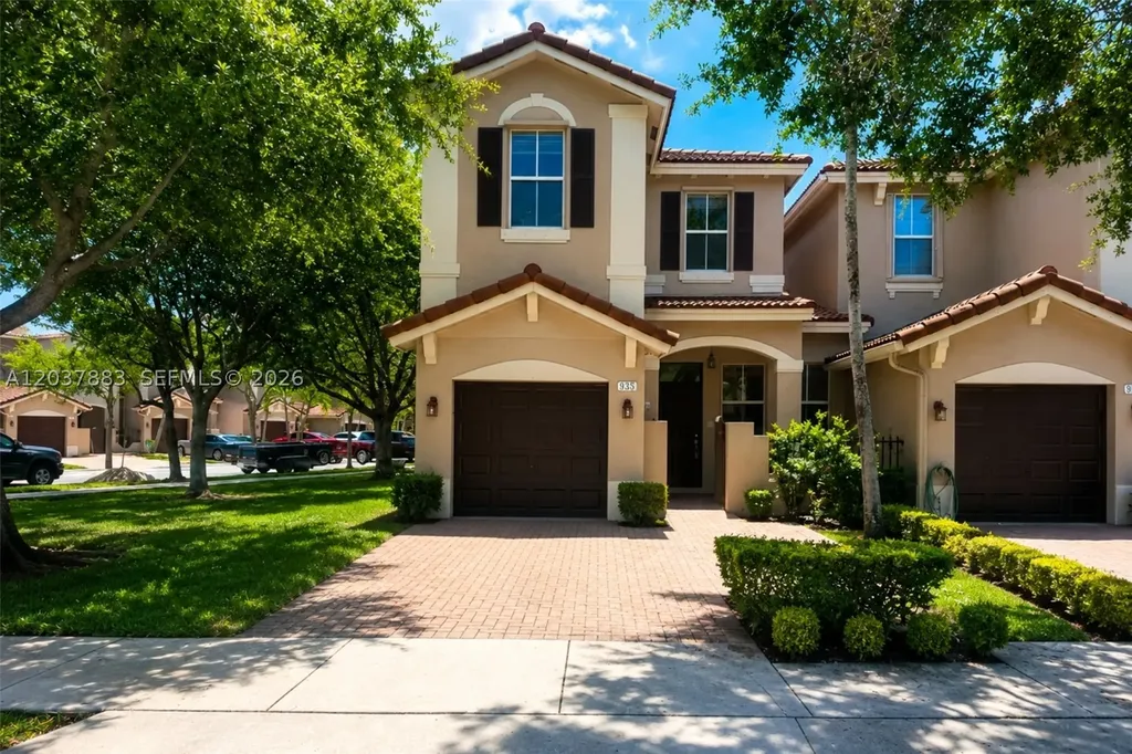 935 SW 154th Path Miami FL 33194