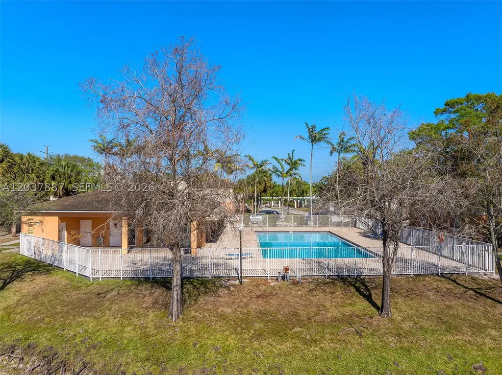 3690 N 56th Avenue Hollywood FL 33021