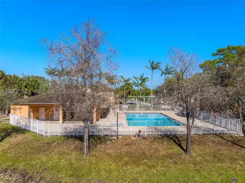 3690 N 56th Avenue Hollywood FL 33021