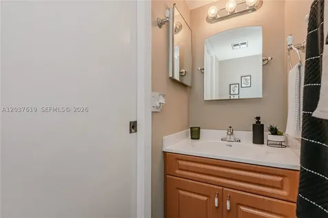 1052 W 79th Street Hialeah FL 33014
