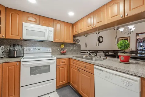 1052 W 79th Street Hialeah FL 33014