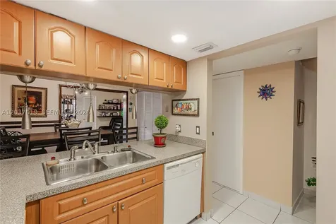 1052 W 79th Street Hialeah FL 33014