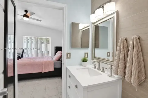 2886 W 74th Place Hialeah FL 33018
