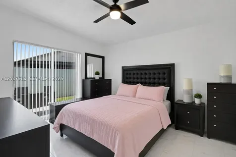 2886 W 74th Place Hialeah FL 33018