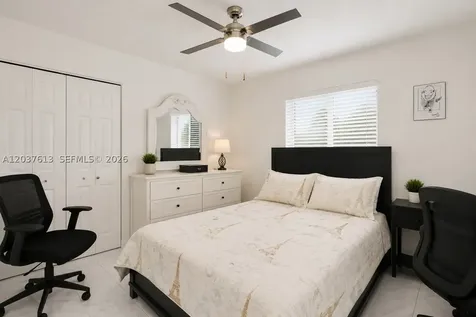 2886 W 74th Place Hialeah FL 33018