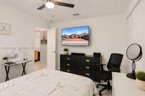 2886 W 74th Place Hialeah FL 33018