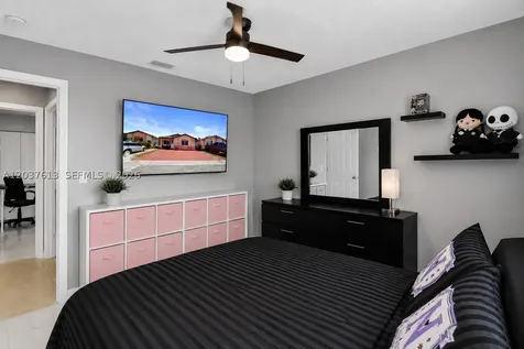 2886 W 74th Place Hialeah FL 33018
