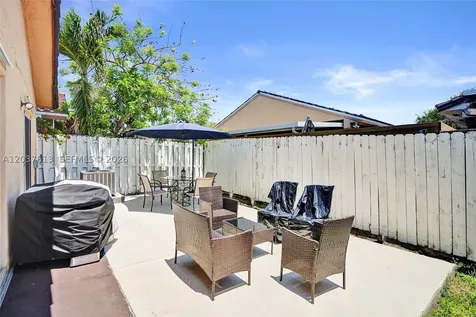 2886 W 74th Place Hialeah FL 33018
