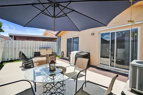 2886 W 74th Place Hialeah FL 33018