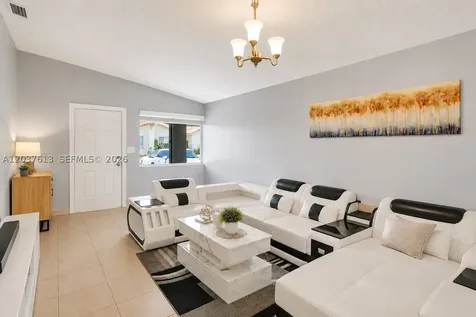2886 W 74th Place Hialeah FL 33018