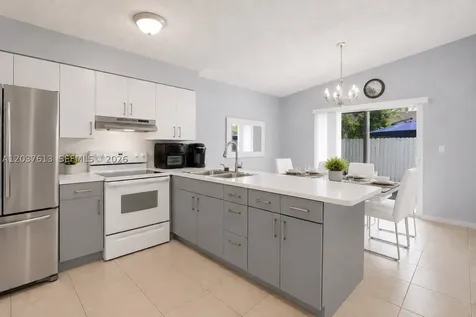 2886 W 74th Place Hialeah FL 33018