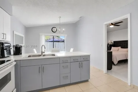 2886 W 74th Place Hialeah FL 33018