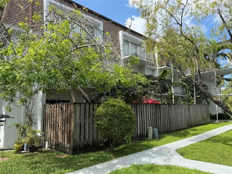 9621 SW 77th Avenue Miami FL 33156
