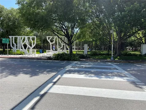 8233 Harding Avenue Miami Beach FL 33141