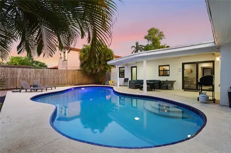7395 SW 39th Street Miami FL 33155