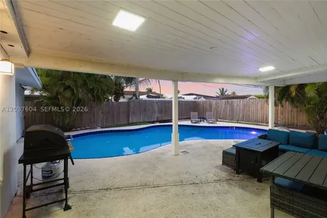 7395 SW 39th Street Miami FL 33155