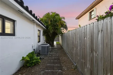 7395 SW 39th Street Miami FL 33155