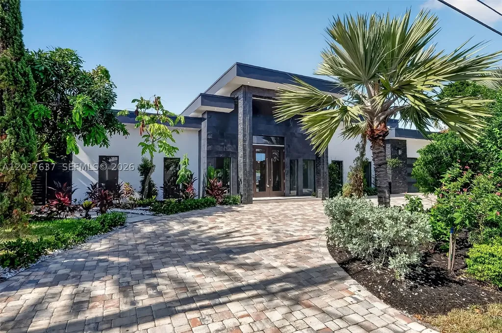 2832 NE 24th Court Fort Lauderdale FL 33305