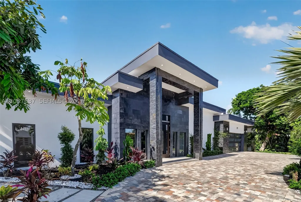2832 NE 24th Court Fort Lauderdale FL 33305