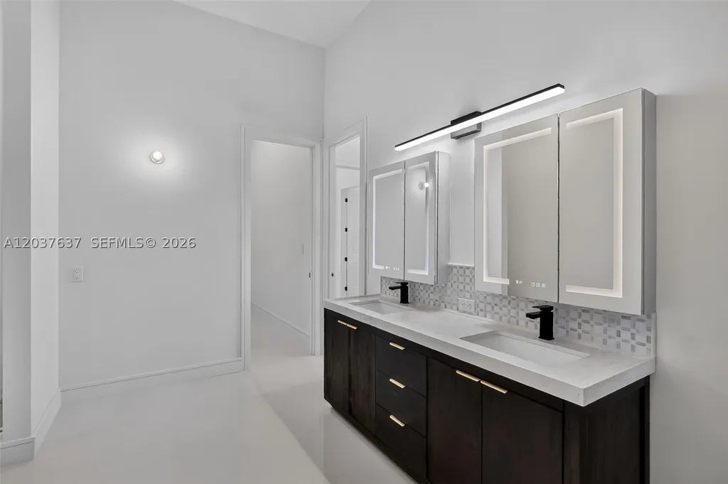 2832 NE 24th Court Fort Lauderdale FL 33305