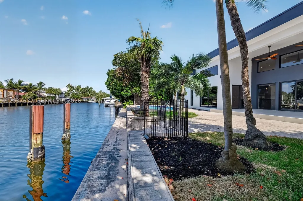 2832 NE 24th Court Fort Lauderdale FL 33305