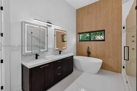 2832 NE 24th Court Fort Lauderdale FL 33305