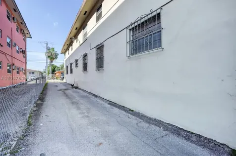 450 SW 9th Street Miami FL 33130