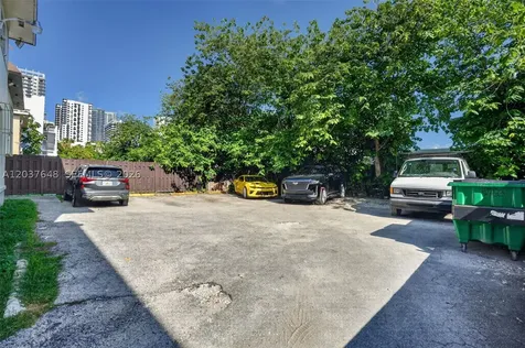 450 SW 9th Street Miami FL 33130