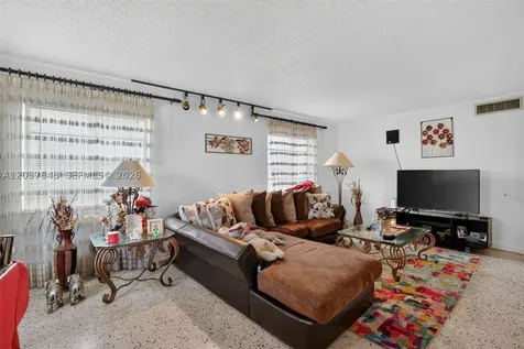450 SW 9th Street Miami FL 33130
