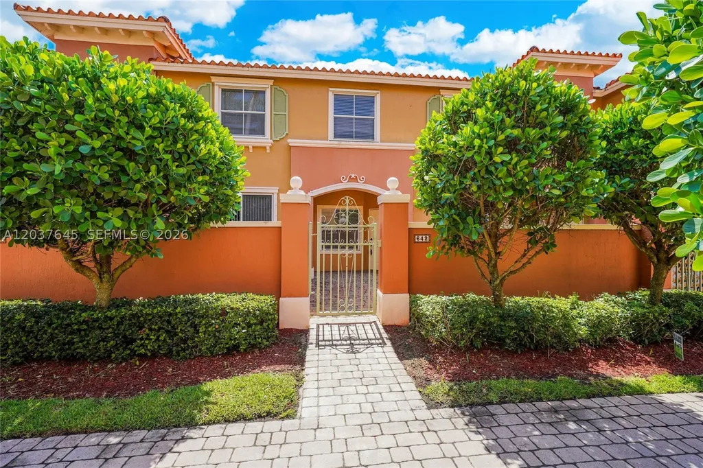 642 SW 106th Avenue Pembroke Pines FL 33025