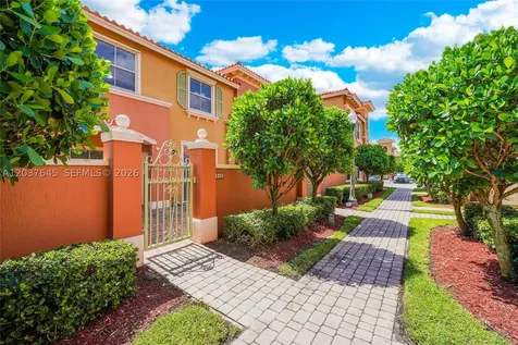 642 SW 106th Avenue Pembroke Pines FL 33025