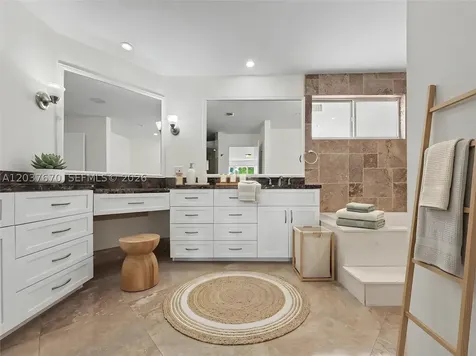 4725 NW 104th Avenue Doral FL 33178