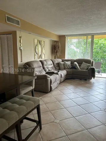 9320 Fontainebleau Boulevard Miami FL 33172