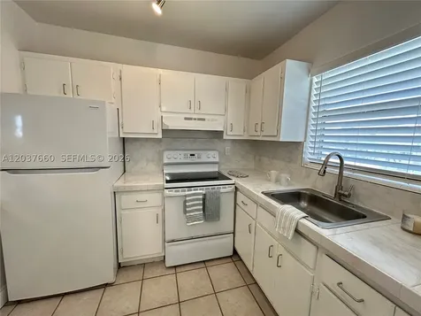 7505 SW 82nd Street Miami FL 33143