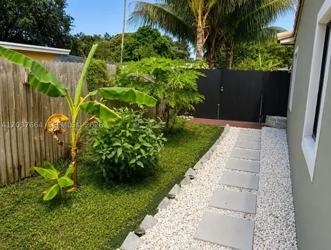 735 NE 162nd Street Miami FL 33162