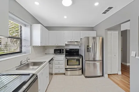 301 N Pine Island Road Plantation FL 33324