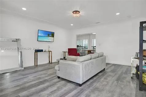 6822 NE 5th Avenue Miami FL 33138