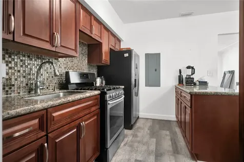 6822 NE 5th Avenue Miami FL 33138