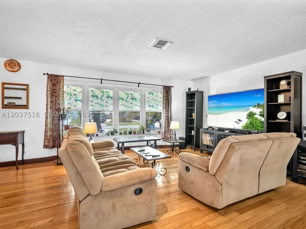 1911 N 53rd Avenue Hollywood FL 33021