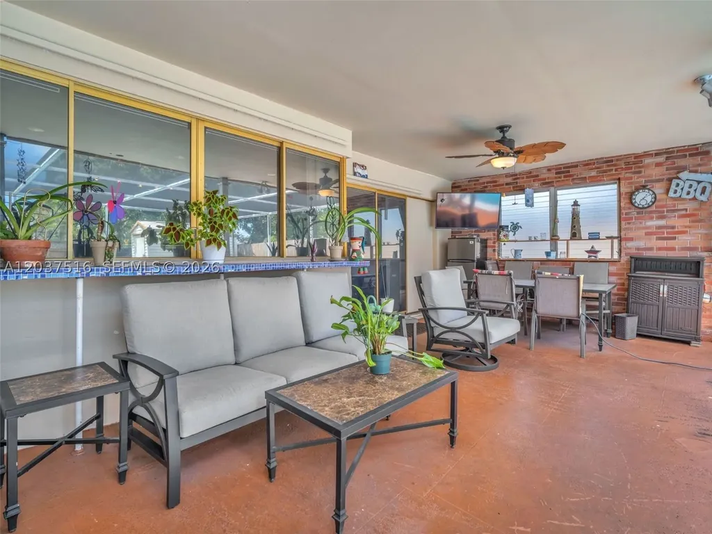 1911 N 53rd Avenue Hollywood FL 33021