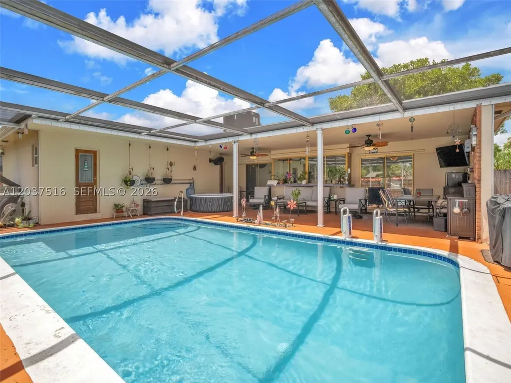 1911 N 53rd Avenue Hollywood FL 33021