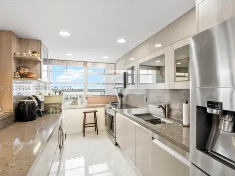 18071 Biscayne Boulevard Aventura FL 33160